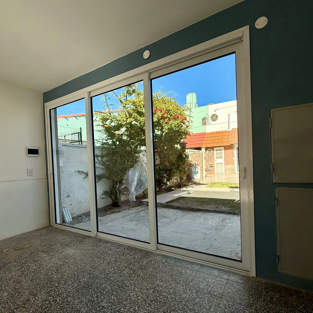 Ventana corrediza de aluminio fabricada por CristalCo